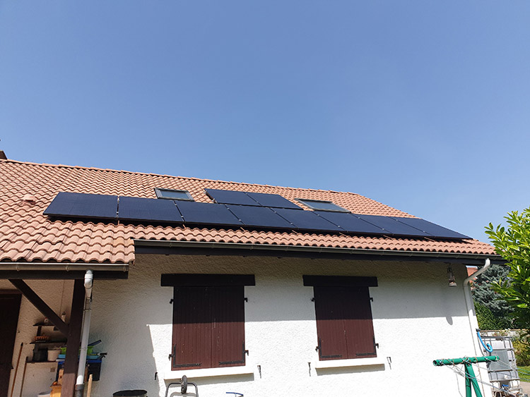 Maison individuelle panneaux solaire